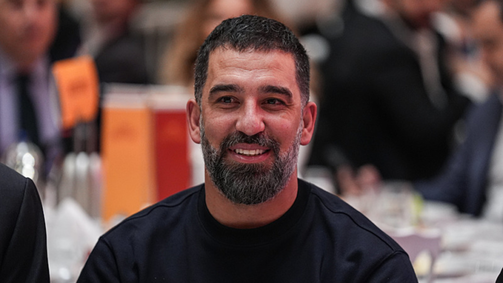 arda-turandan-carpici-aciklamalar-turk-futbolunda-bir-seyleri-degistirmek-istiyprum-1711734578364.png
