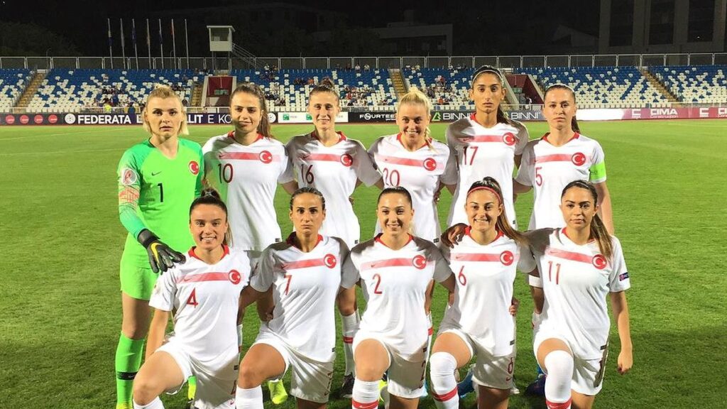 a-milli-kadin-futbol-takimi-isvicre-deplasmaninda-1712213781918.jpeg